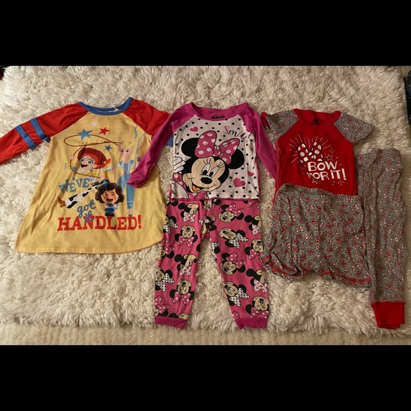 Disney pajamas for sizes 18 to 24 months - Picture 1 of 1